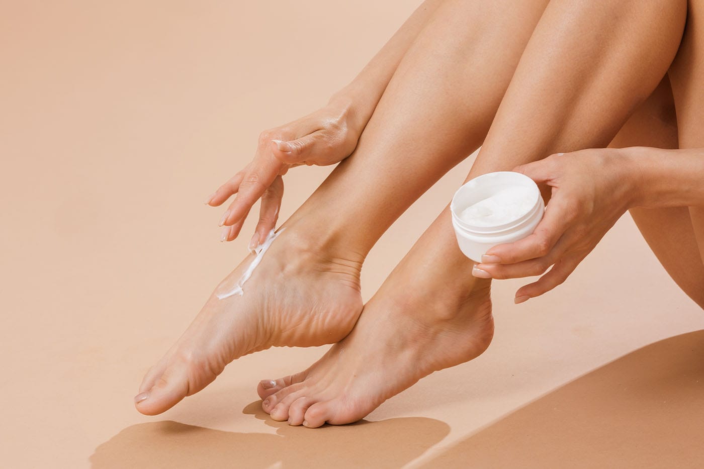 Kako umiriti upaljena, osjetljiva i neugodnog mirisa stopala? Vodič za njegu uz Aromacare Foot-D-Balm